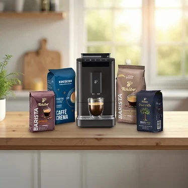 Na stole stojí kávovar, šálek espressa, Tchibo Barista Espresso, Eduscho Kräftig Caffè Crema a Tchibo Brazil Mild.