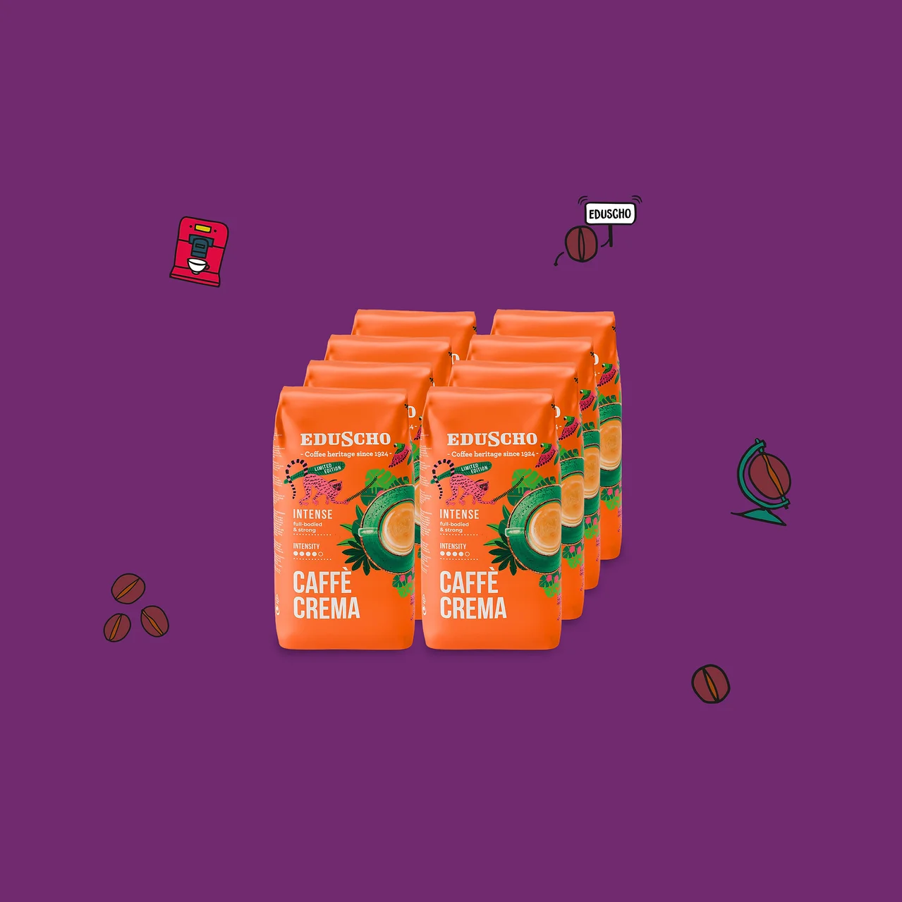 Osm oranžových balení kávy EDUSCHO Caffe Crema Intense na fialovém pozadí, obklopených ilustracemi červeného kávovaru, kávových zrn a glóbusu.