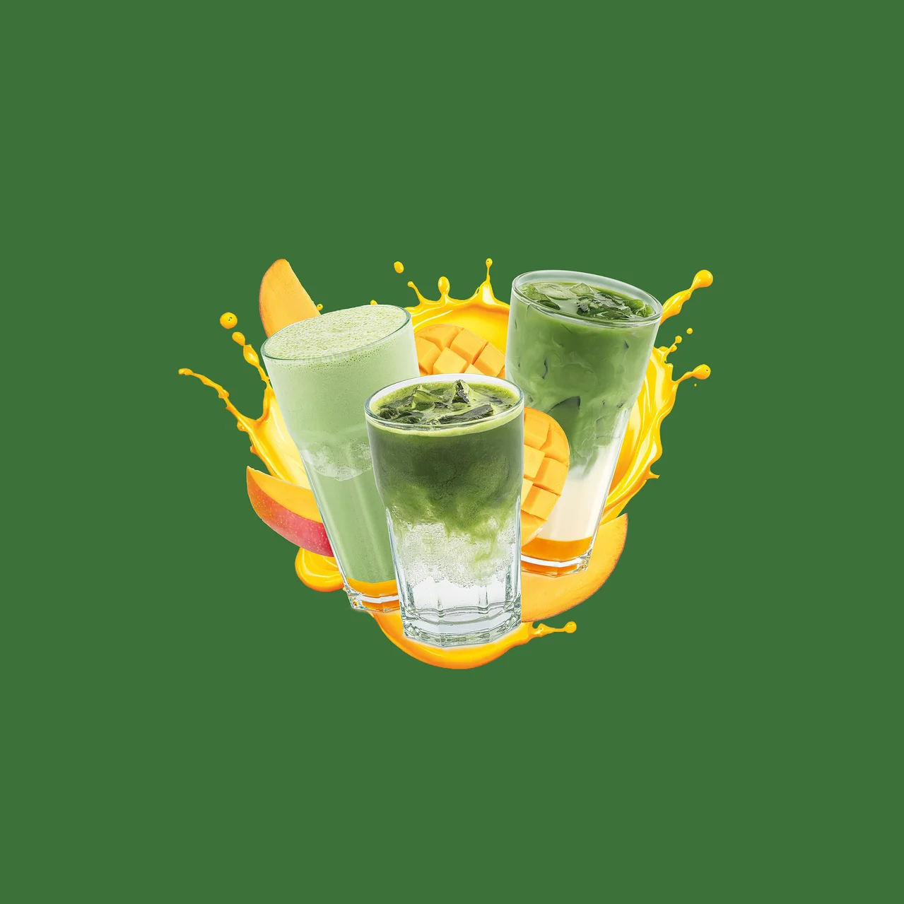 Tři sklenice se zelenými nápoji, plátky manga a žlutým šplouchnutím. Levá sklenice obsahuje světle zelené smoothie, střední a pravá sklenice vrstvené ledové zelené nápoje.