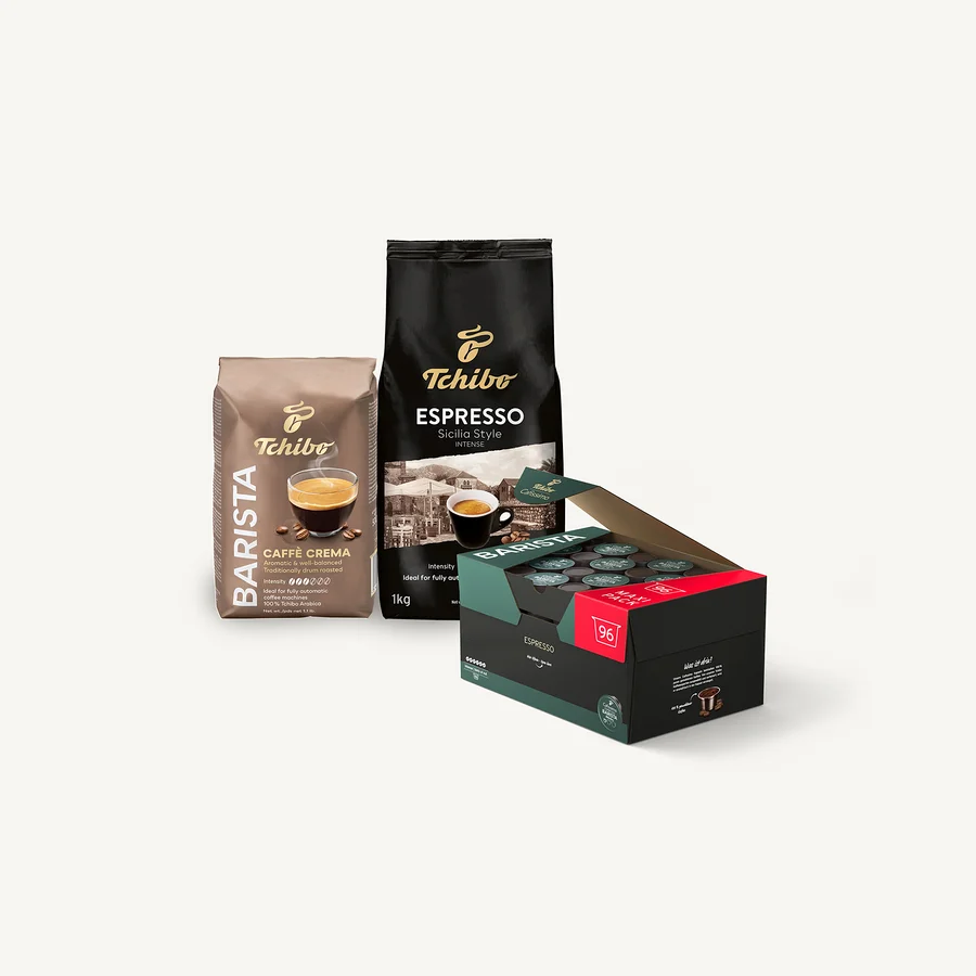 Tři balení kávy Tchibo: Barista Caffe Crema, Espresso Sicilia Style a balení kapslí Espresso 96.