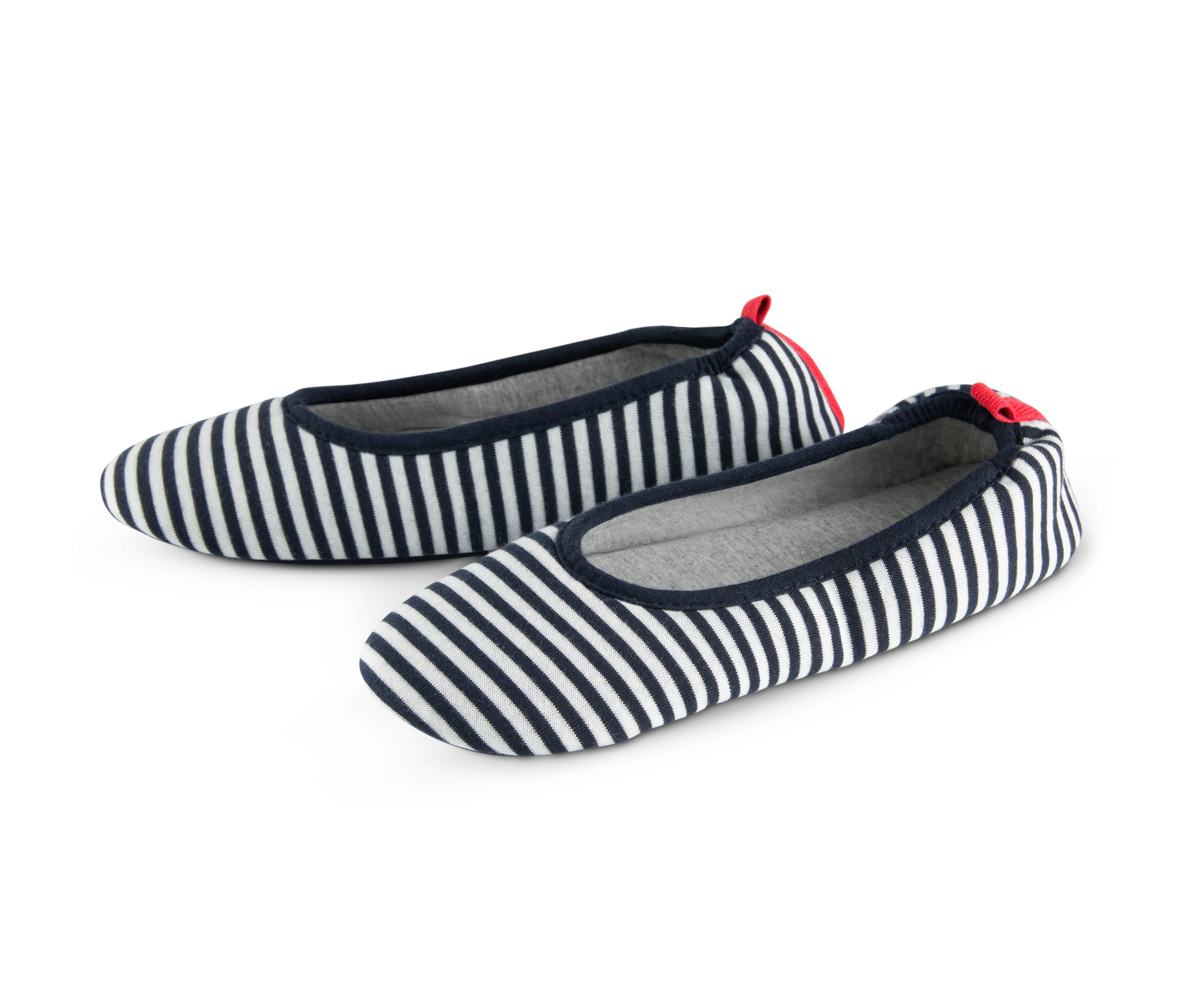 Dva domácí baleríny s modrými a bílými pruhy.