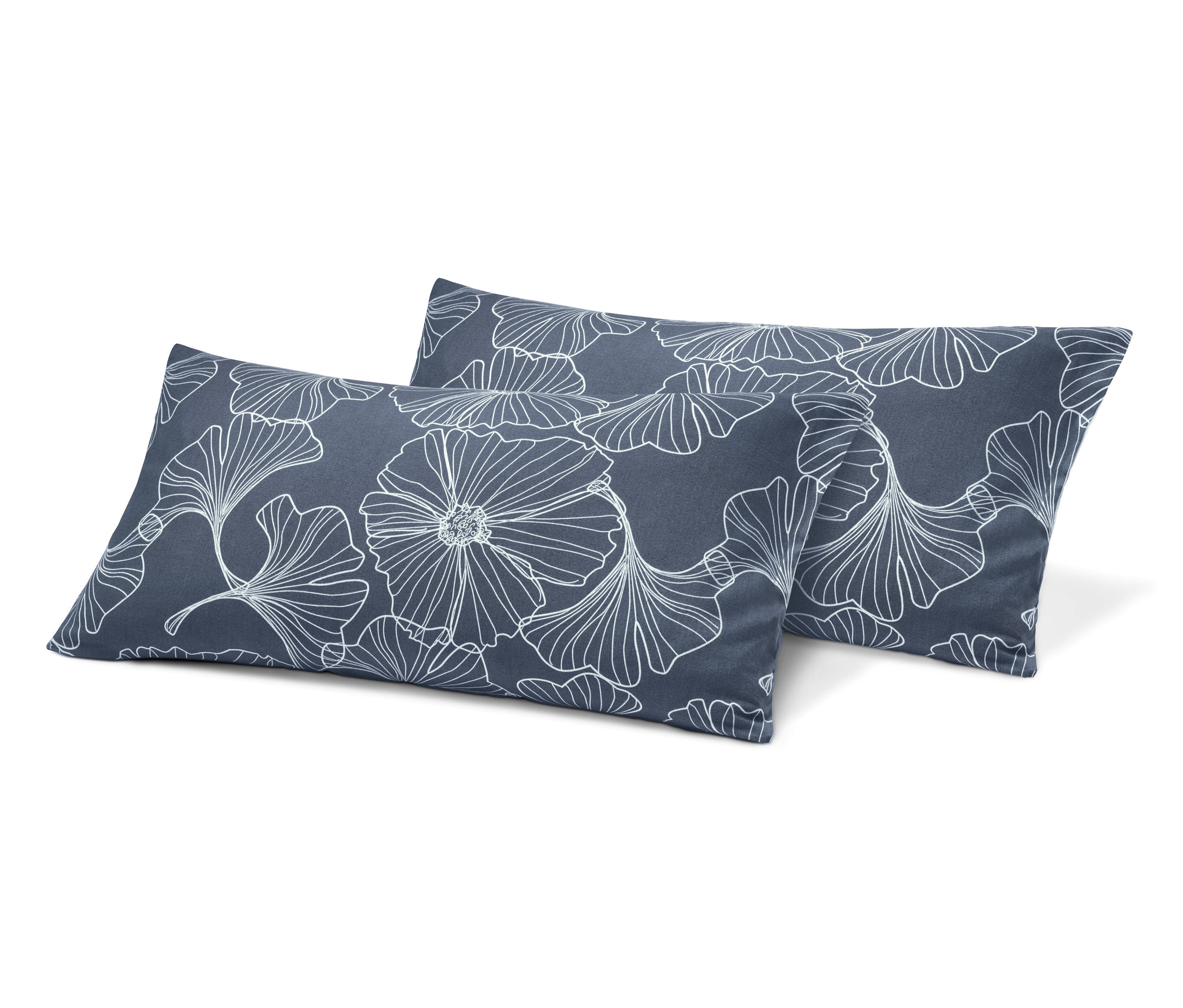 Dva modré povlaky na polštáře z biberu, každý cca 80 x 40 cm, s bílým květinovým vzorem.