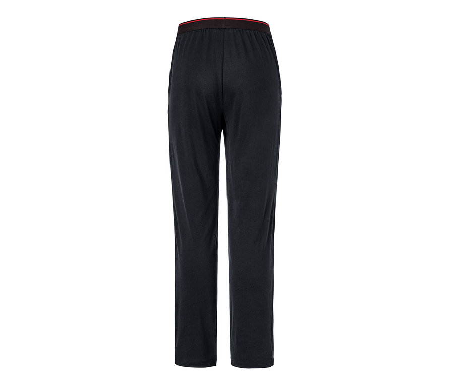 Detailní pohled zezadu na pohodlné kalhoty.