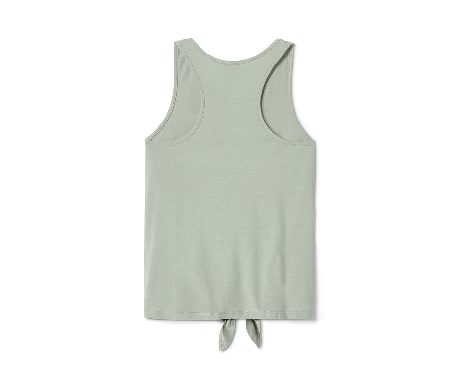 Pohled zezadu na světle zelený top. Spodní část topu má uzel.