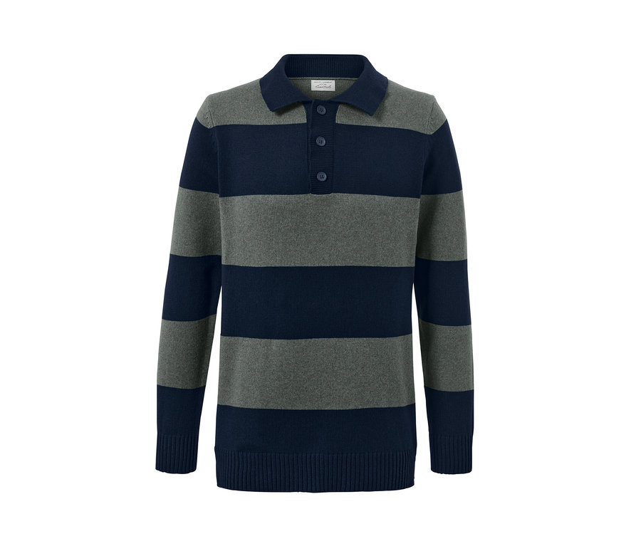 Polo svetr s šedými a tmavě modrými pruhy.