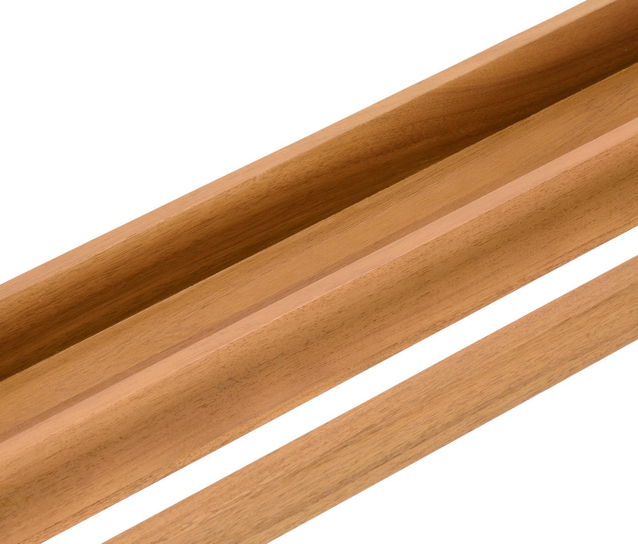 Detail dřevěného němého sluhy.