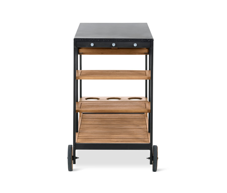 Čelní pohled na grilovací vozík »Elin« se zásuvkou a betonovou pracovní deskou, s dřevěnými policemi a černým rámem.