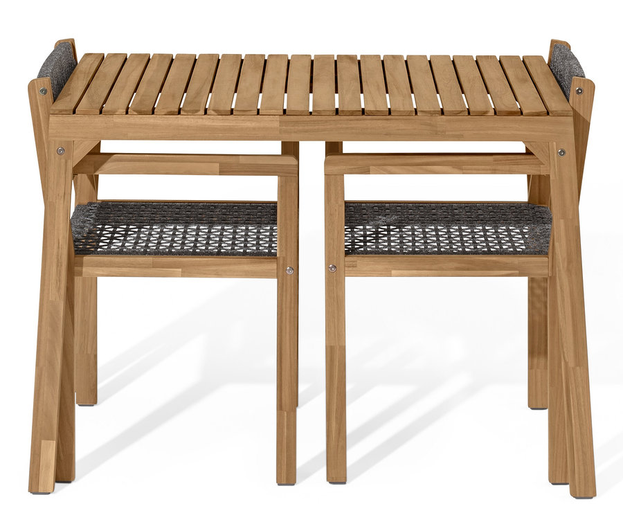 Detail balkónové soupravy s textilním výpletem.