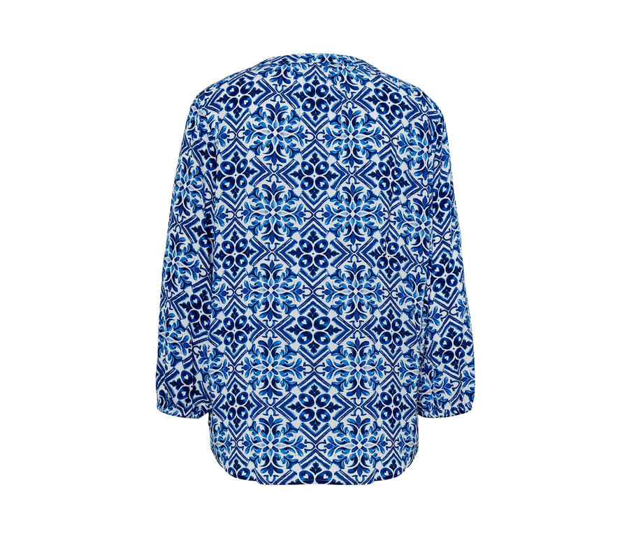Modrá tuniková halenka s potiskem.