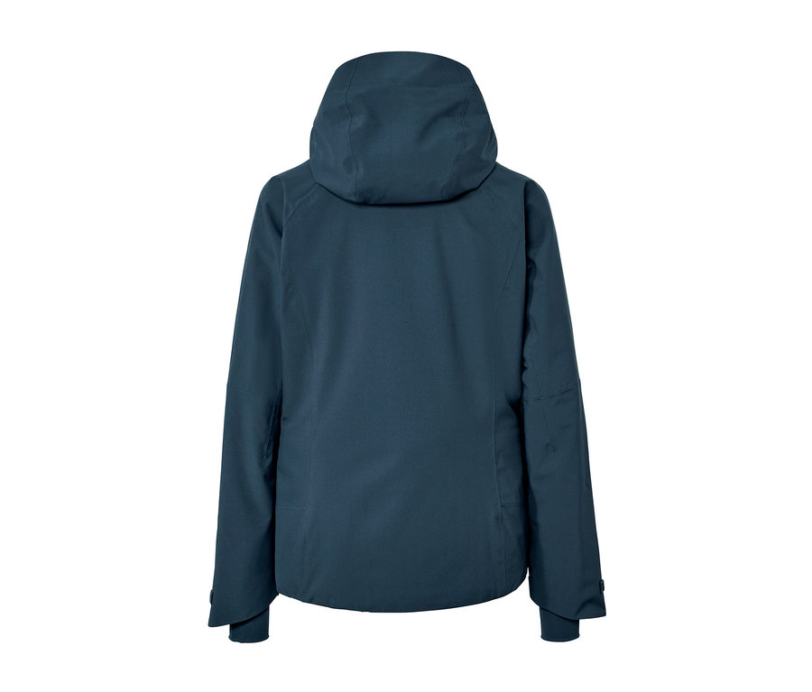 Zadní pohled na námořnicky modrou lyžařskou bundu s kapucí.