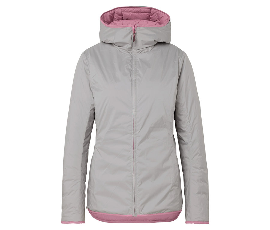 Šedá bunda s kapucí a růžovou podšívkou.