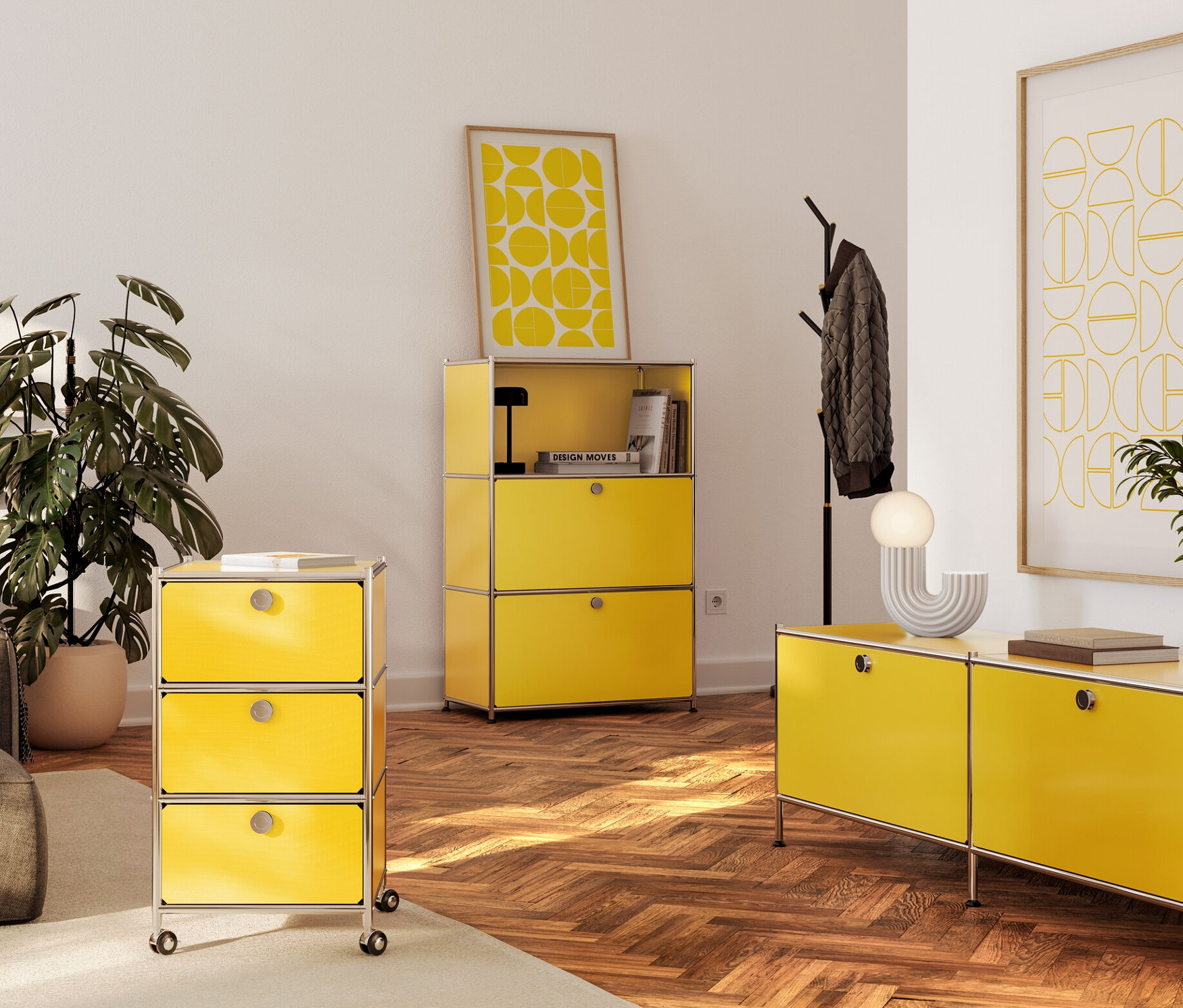 Obývací pokoj s pohovkou a žlutým kovovým kontejnerem na kolečkách »CN3« se 3 zásuvkami.