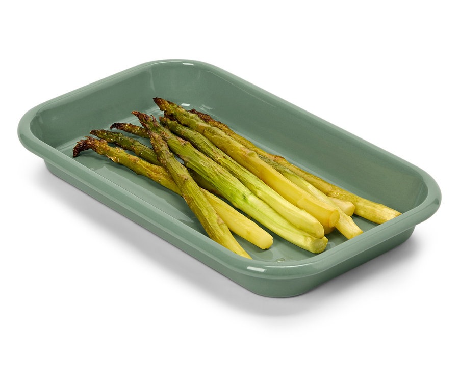 Chřest v zelené nádobě.