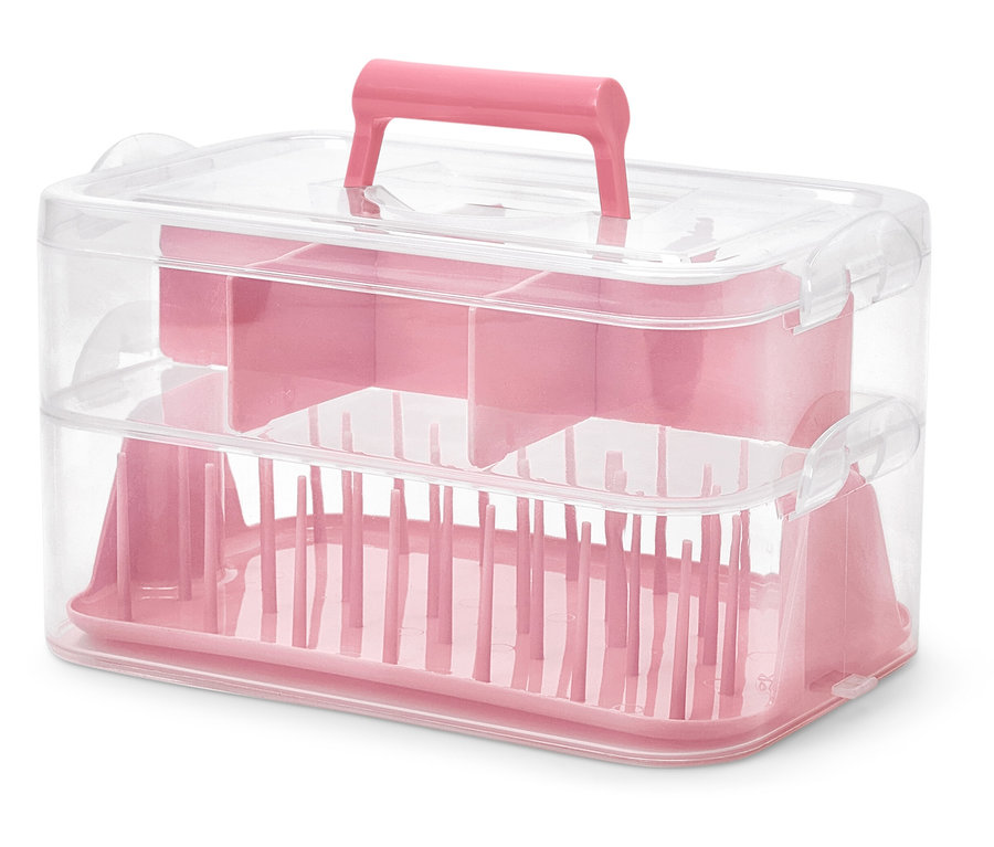 Růžový plastový box na náčiní.