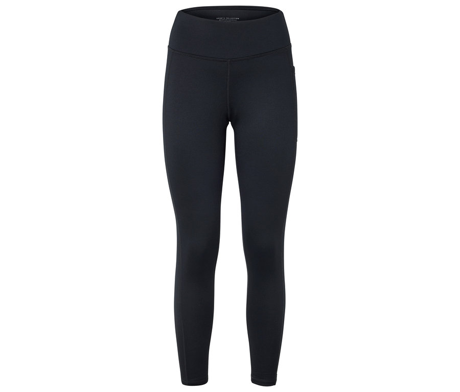 Černé legíny na bílém pozadí.