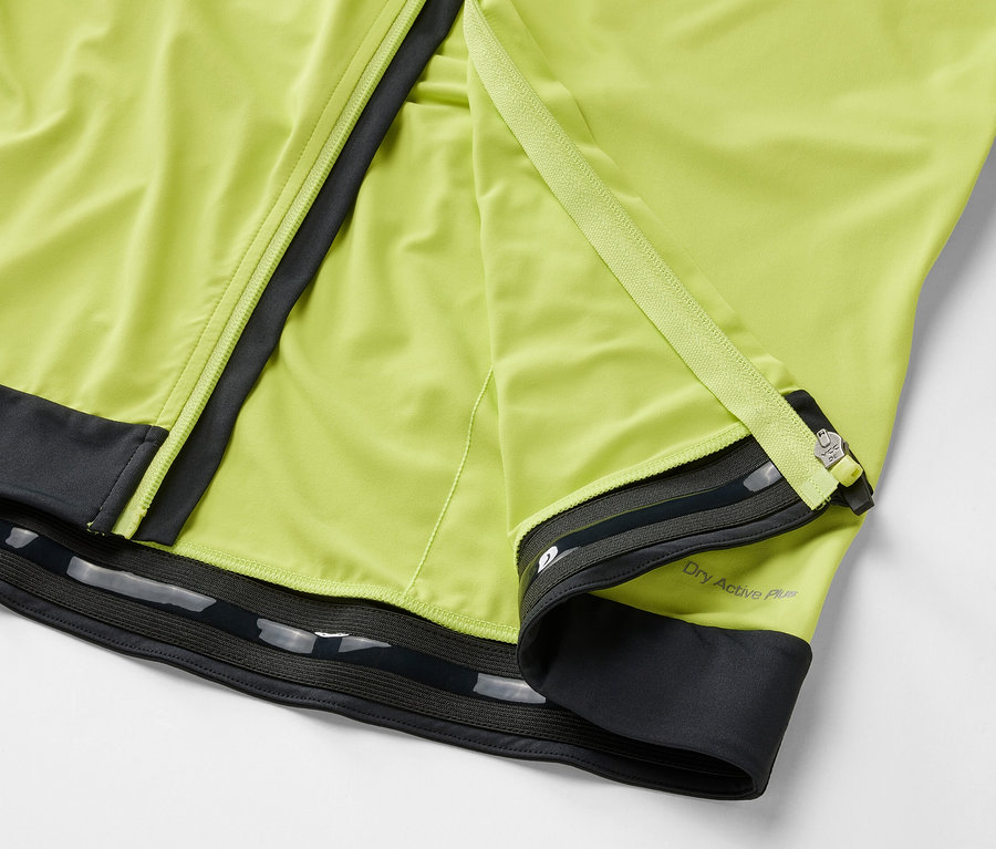 Detail žlutého cyklistického trikotu se zipem.