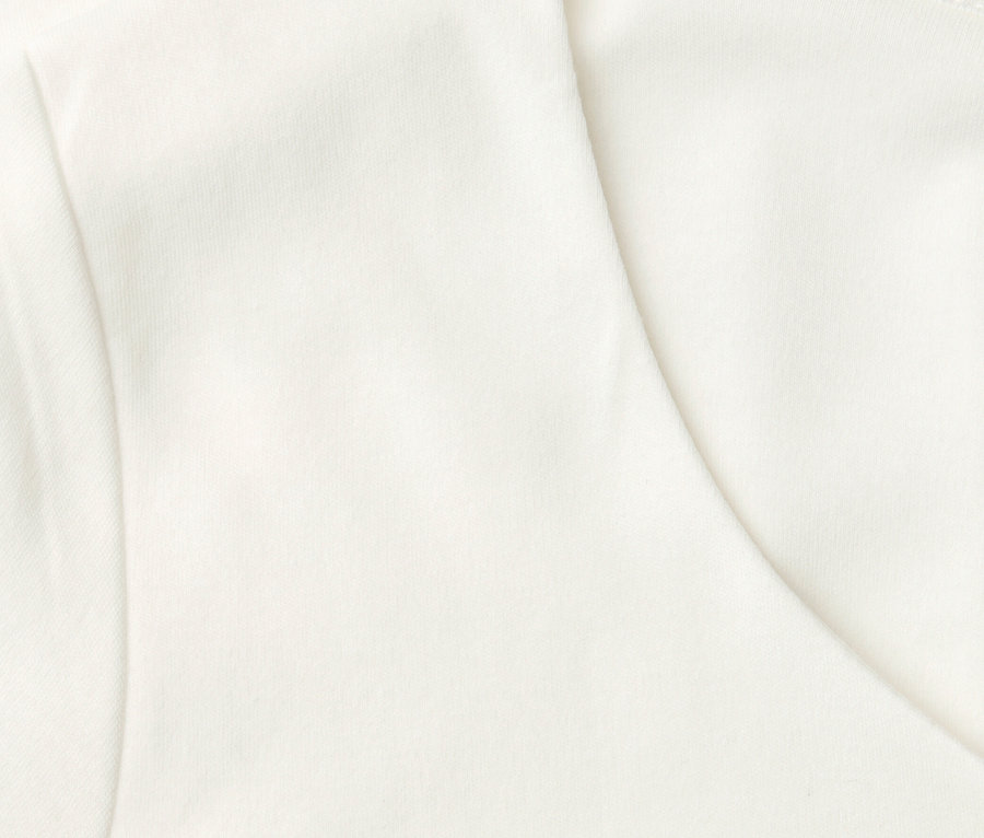 Detail bílého trička s krátkým rukávem Street One.