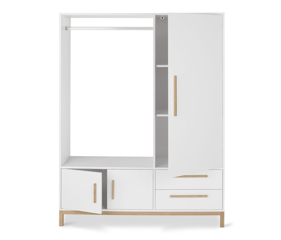 Bílá šatní skříň Eklund s otevřenými dveřmi a zásuvkami.