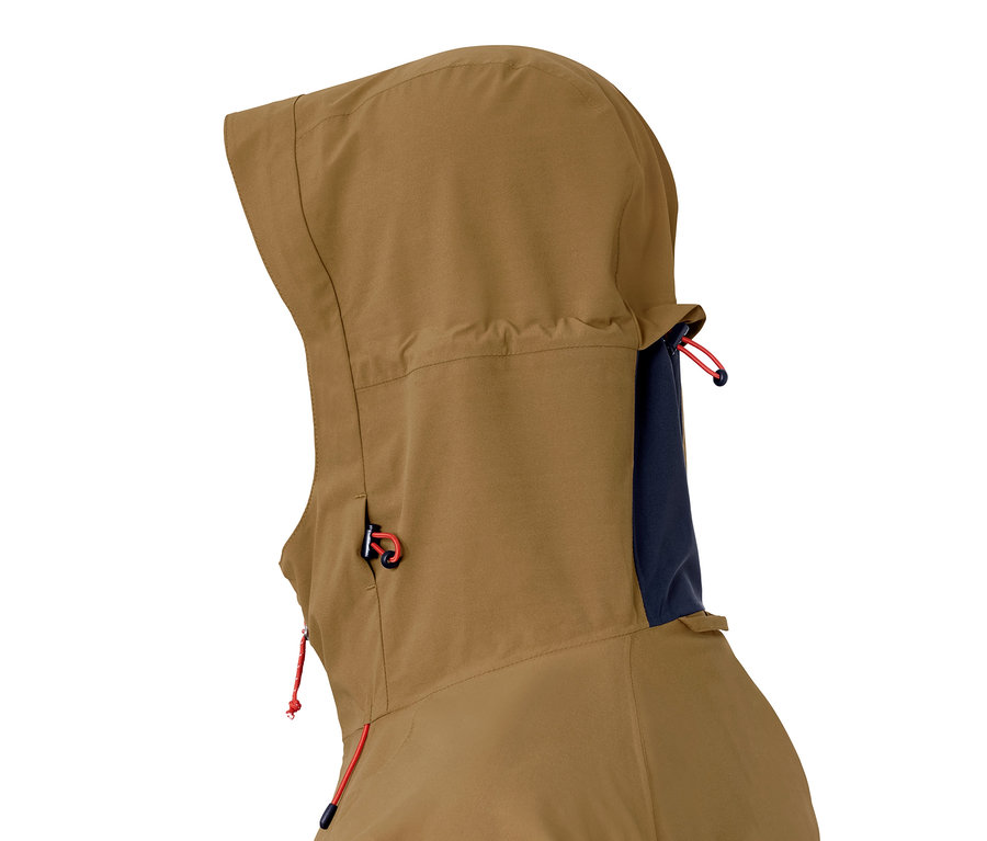 Detail hnědé hardshellové outdoorové bundy s kapucí.