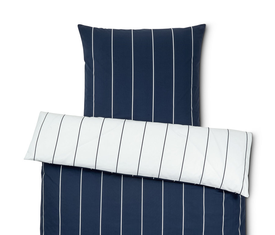Modré perkálové povlečení s bílými pruhy, standardní velikosti.
