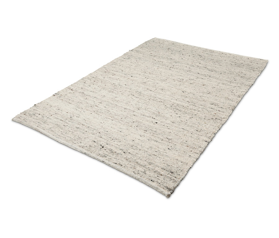Béžový koberec Premium, cca 140 x 200 cm, s jemným vzorem.