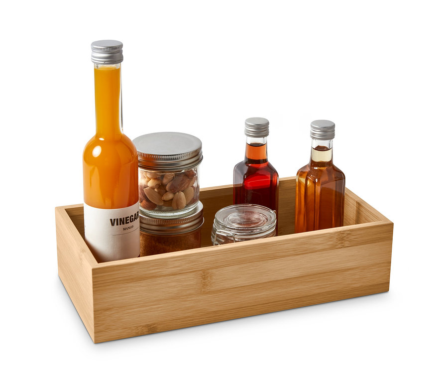 Dva boxy na koření v bambusovém úložném boxu.