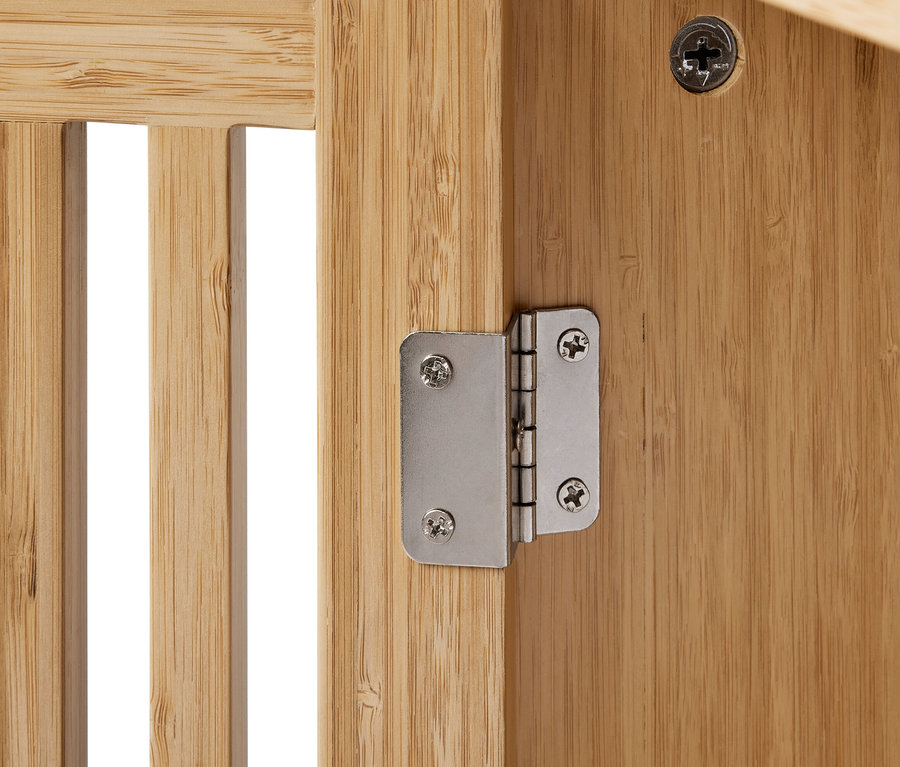 Detail odkládací skříňky s pantem.