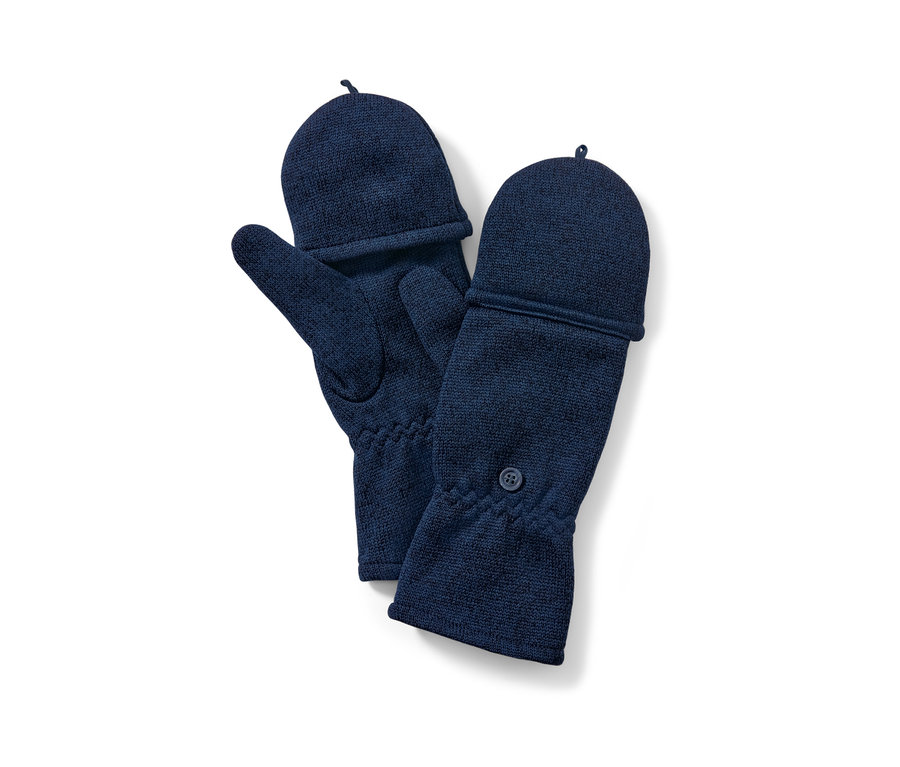 Dvě modré pletené flísové odklápěcí palčáky leží vedle sebe.