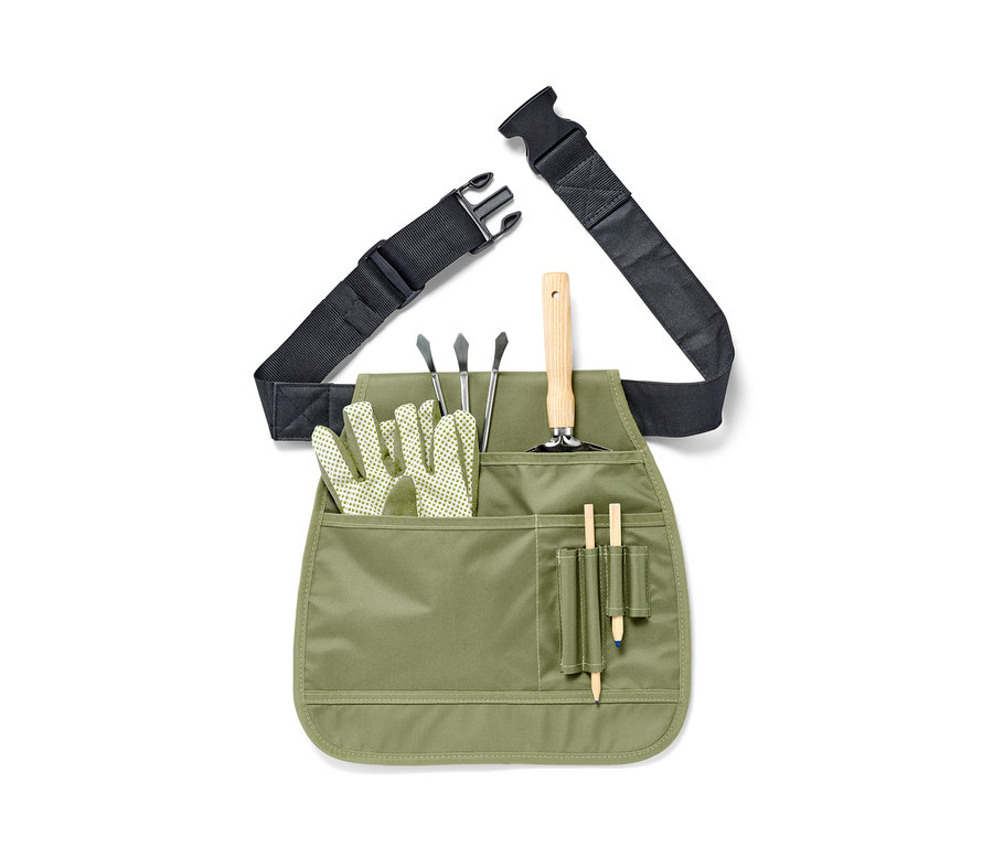 Zelený opasek na zahradní nářadí s černým popruhem a nářadím v kapsách.