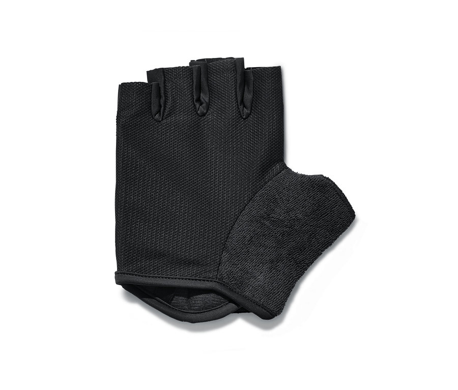 Černá cyklistická rukavice bez prstů.