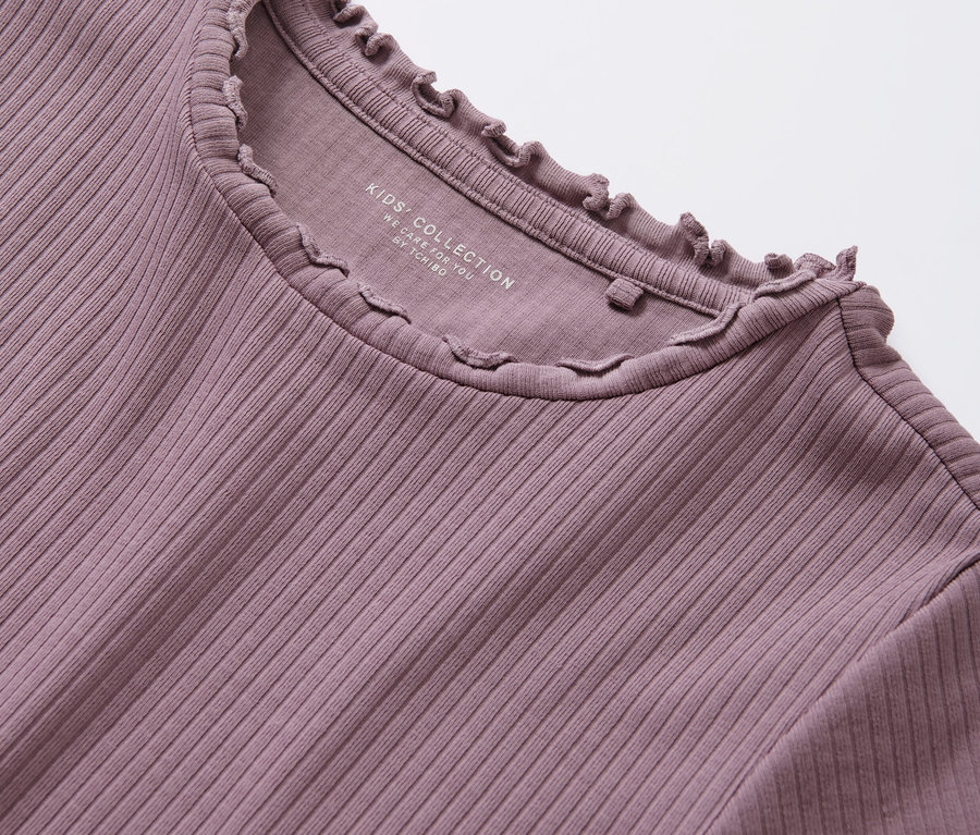 Detail dětského pyžama, krátké.