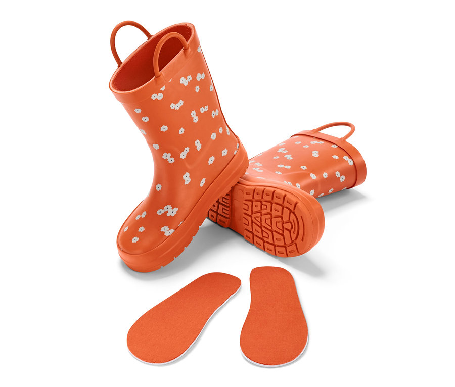 Oranžové gumové holínky s celoplošným květinovým potiskem a vložky do bot.