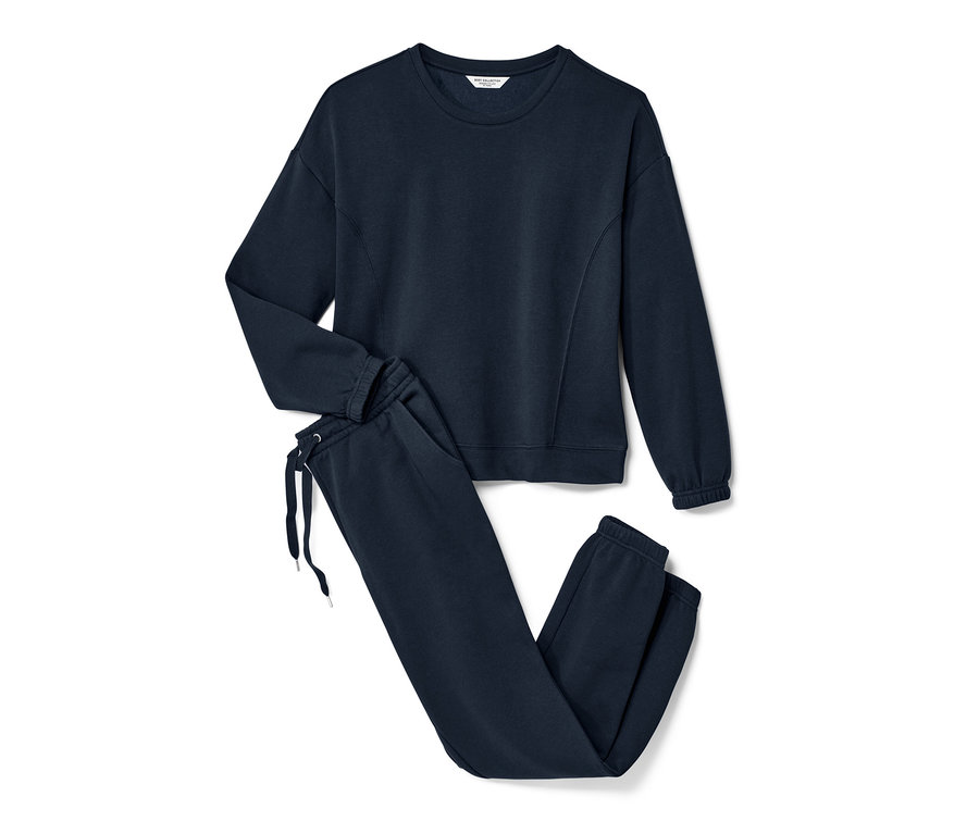 Tmavě modrá domácí souprava.