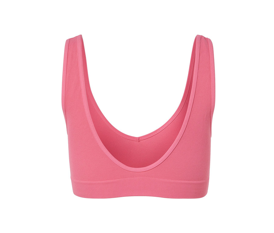 Detail růžové bezešvé podprsenky.