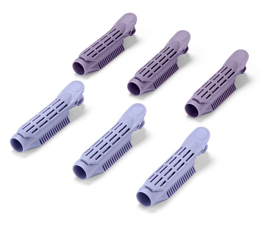 Šest fialových natáček na vlasy na bílém pozadí.