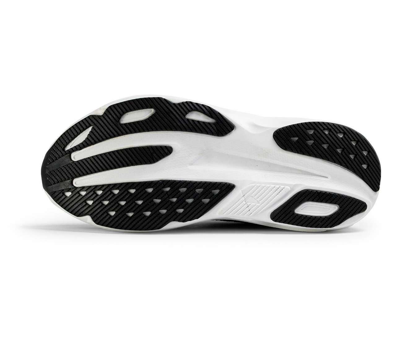 Podrážka pánských tenisek FILA Retron v černo-bílé barvě, s černým vzorkem a bílou mezipodešví.