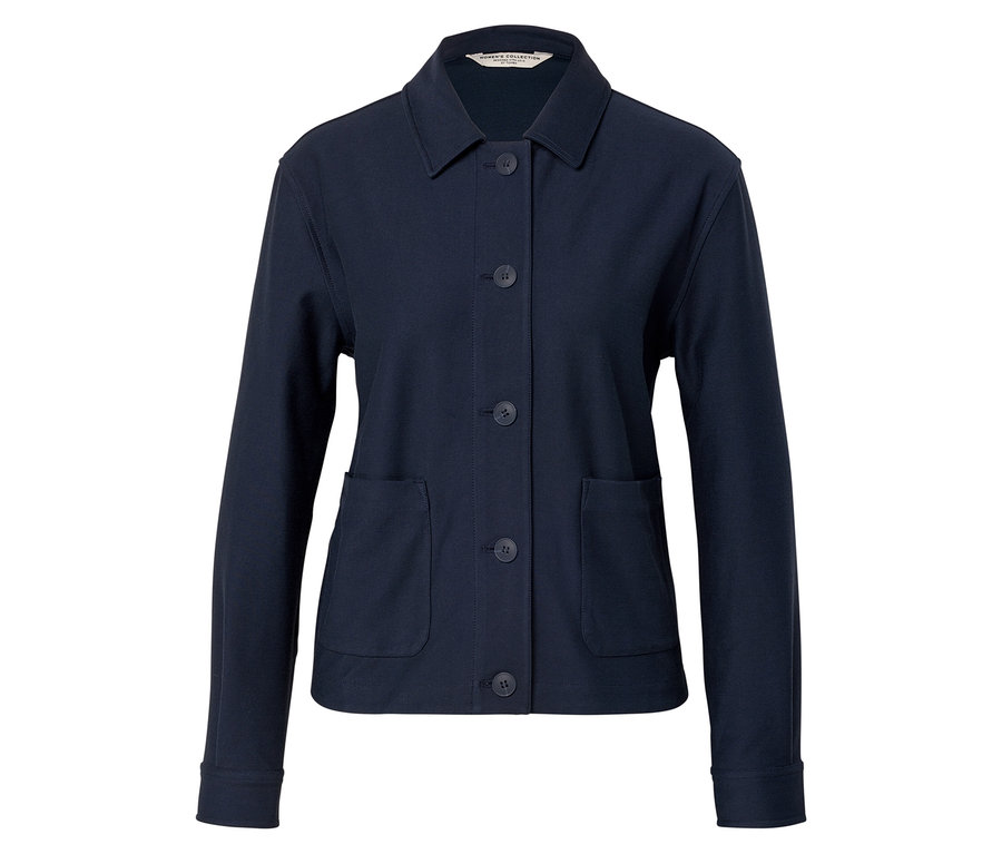 Tmavě modrá bunda s knoflíky a kapsami.