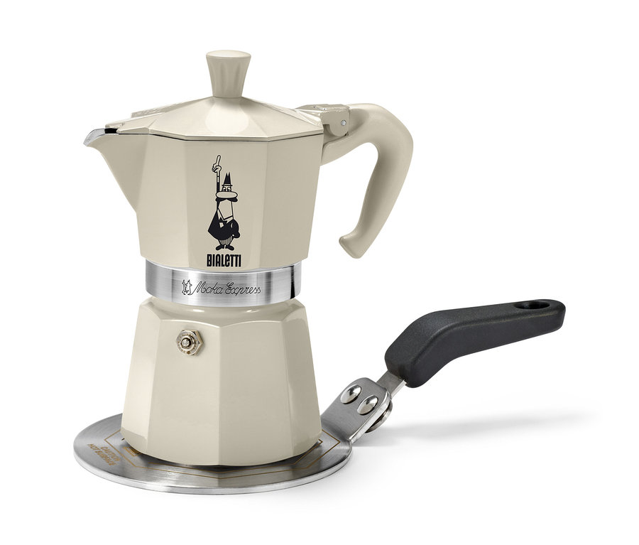 Béžová moka konvice Bialetti stojí na indukční plotně Bialetti o průměru 13 cm.