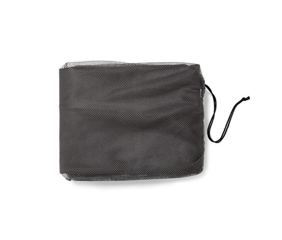 Černý prémiový ochranný kryt na jídelní sadu zahradního nábytku se stahovací šňůrkou.