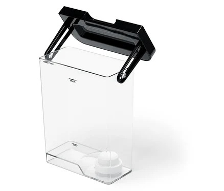 Prázdná průhledná nádoba na vodu pro plně automatické kávovary Tchibo s černým víkem.