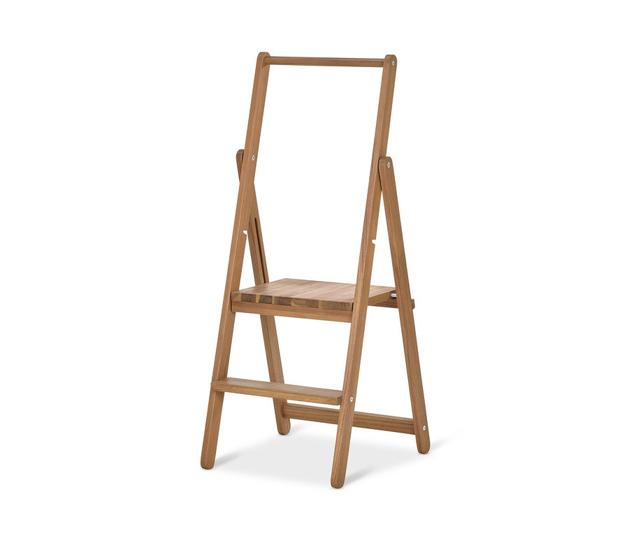 Schůdky z masivního dřeva.