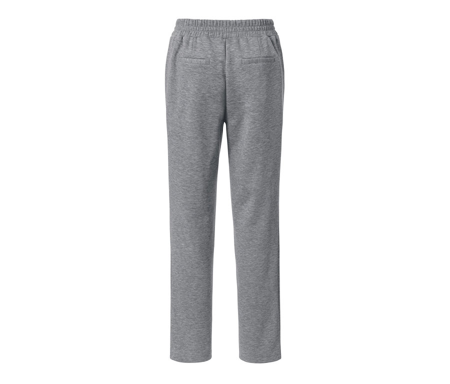 Šedé kalhoty joggpant na bílém pozadí.