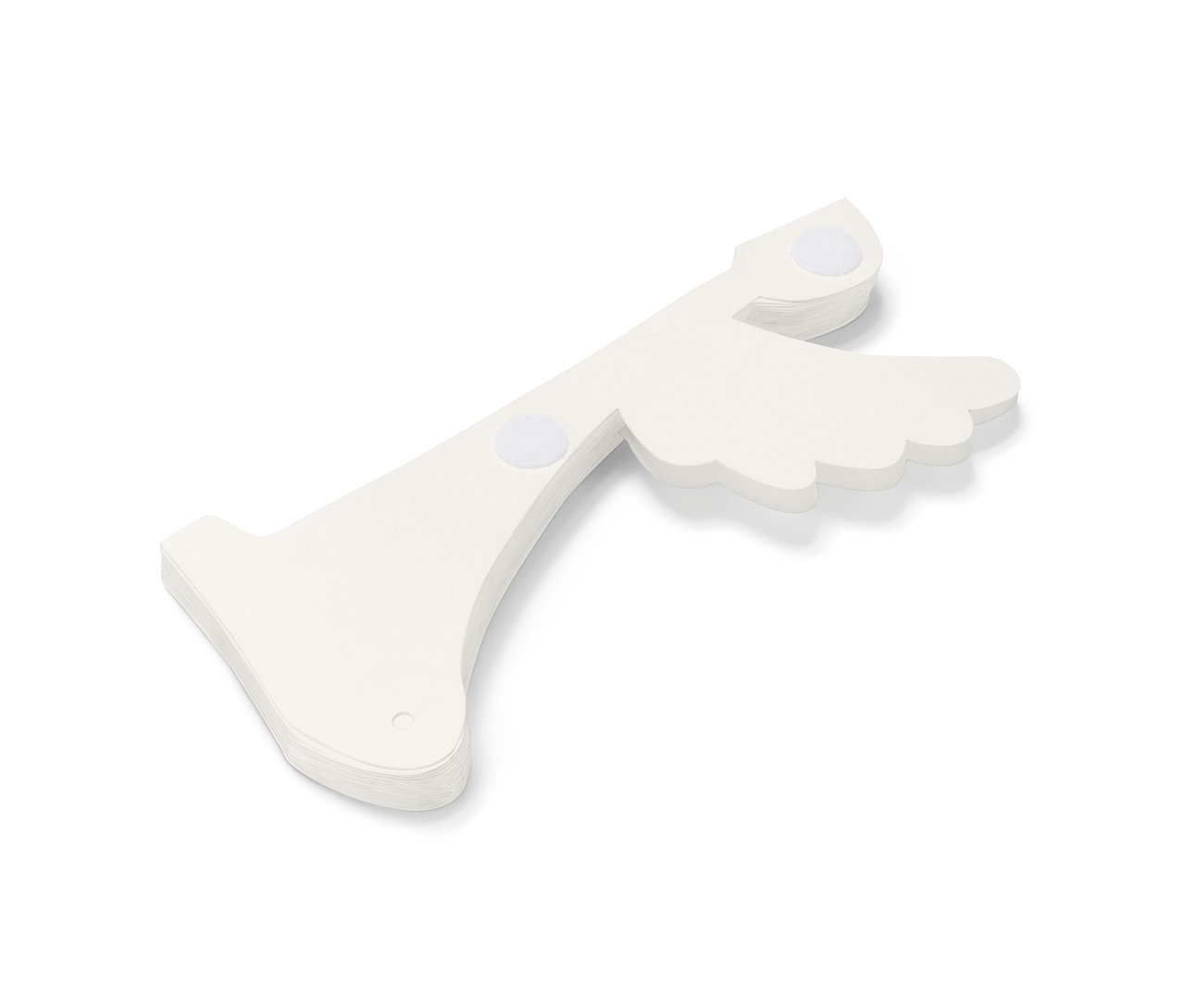 Malý papírový anděl s LED světlem leží na bílém pozadí.