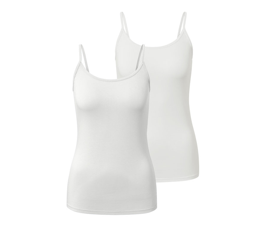 Dvě bílá tílka s tenkými ramínky.