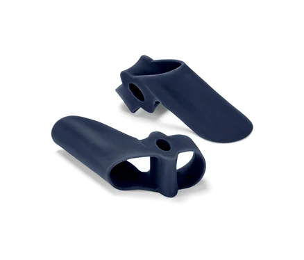 Dva modré chrániče hallux valgus, 2 ks, leží na bílém pozadí.