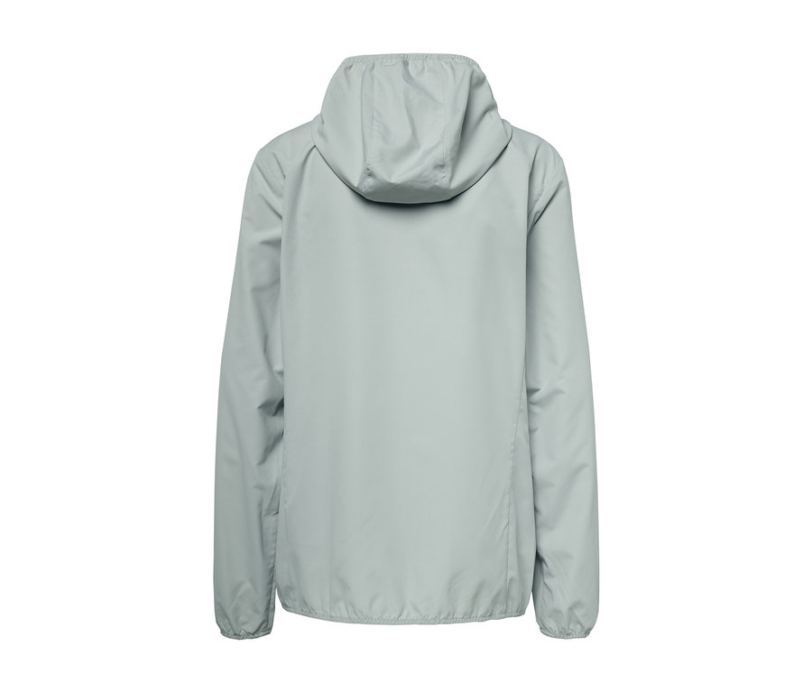 Šedá sbalitelná funkční bunda zezadu.