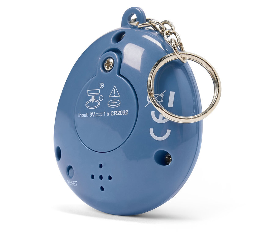 Modrý přívěsek na klíče ve tvaru vejce s kovovým kroužkem a řetízkem.