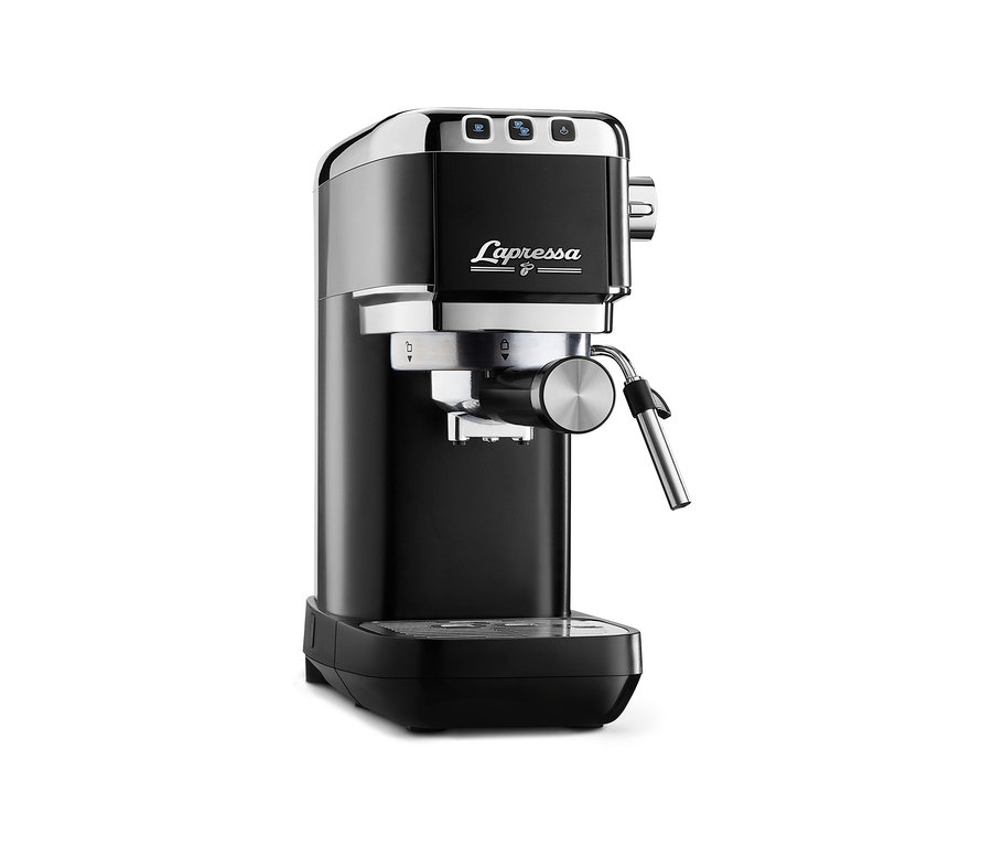 Černý kávovar na espresso.