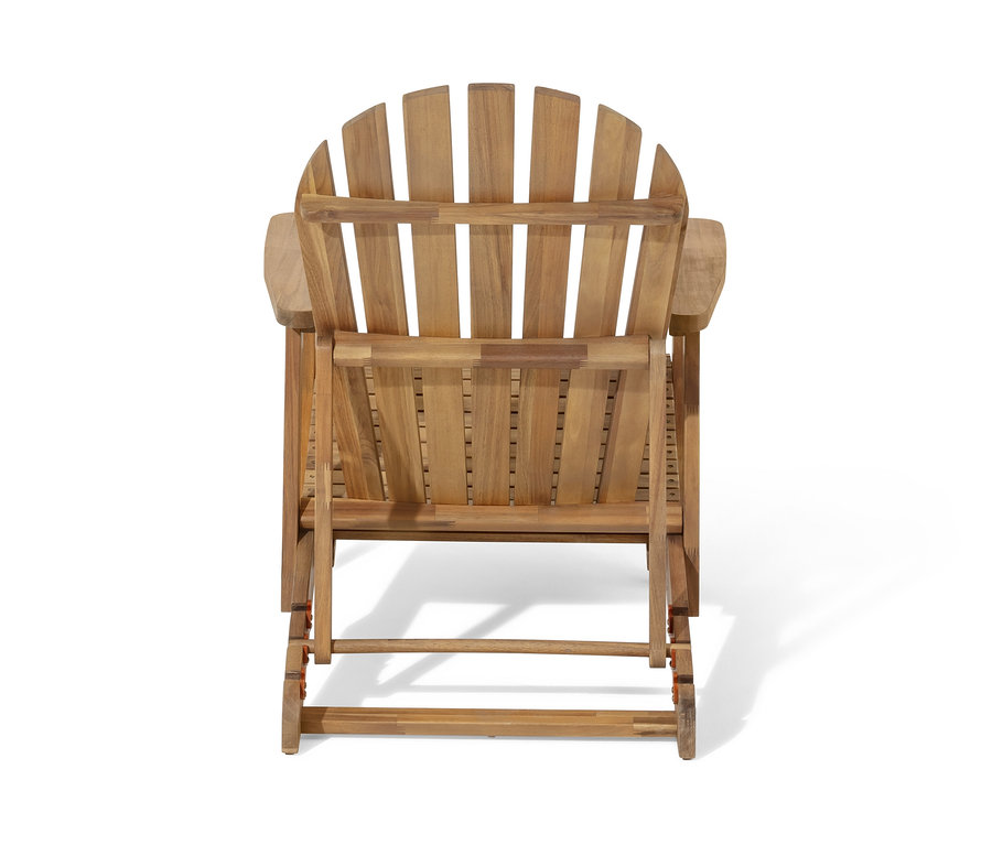 Pohled zezadu na jednomístné relaxační křeslo Adirondack s výsuvnou podnožkou.