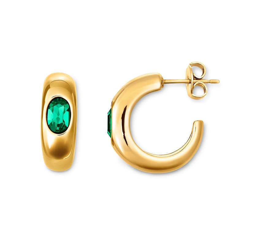 Dva zlaté kruhové náušnice s smaragdově zelenými skleněnými kamínky.